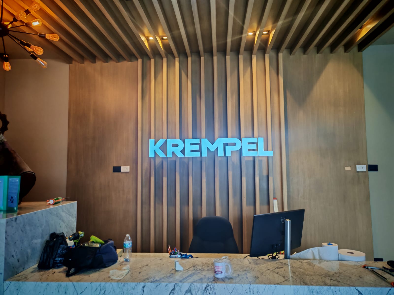 Imagen y señalamiento corporativo - Árbol Estudio 01