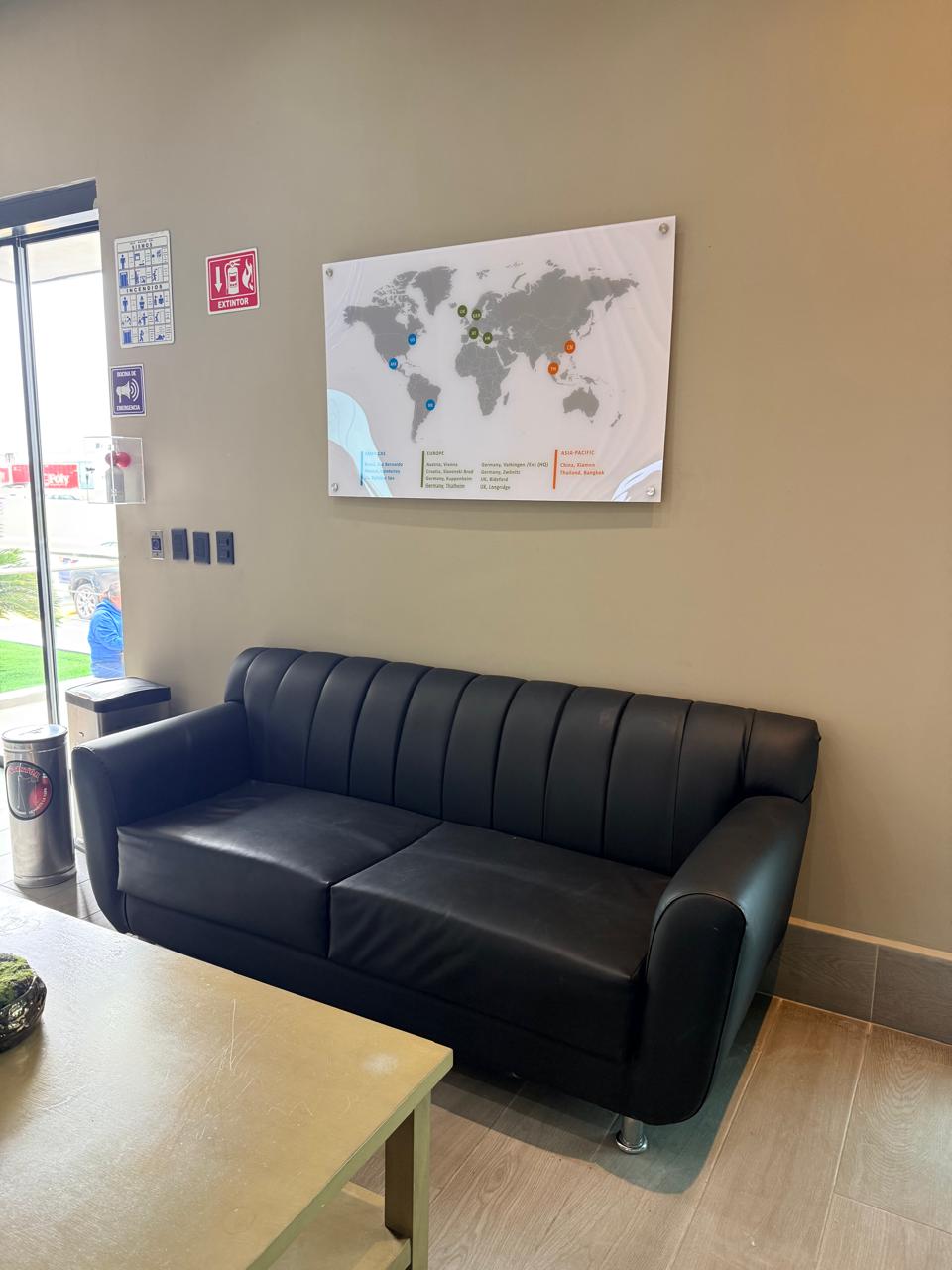 Imagen y señalamiento corporativo - Árbol Estudio 18