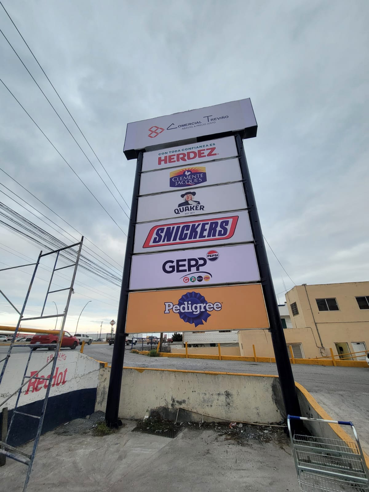 Publicidad exterior - Árbol Estudio 12